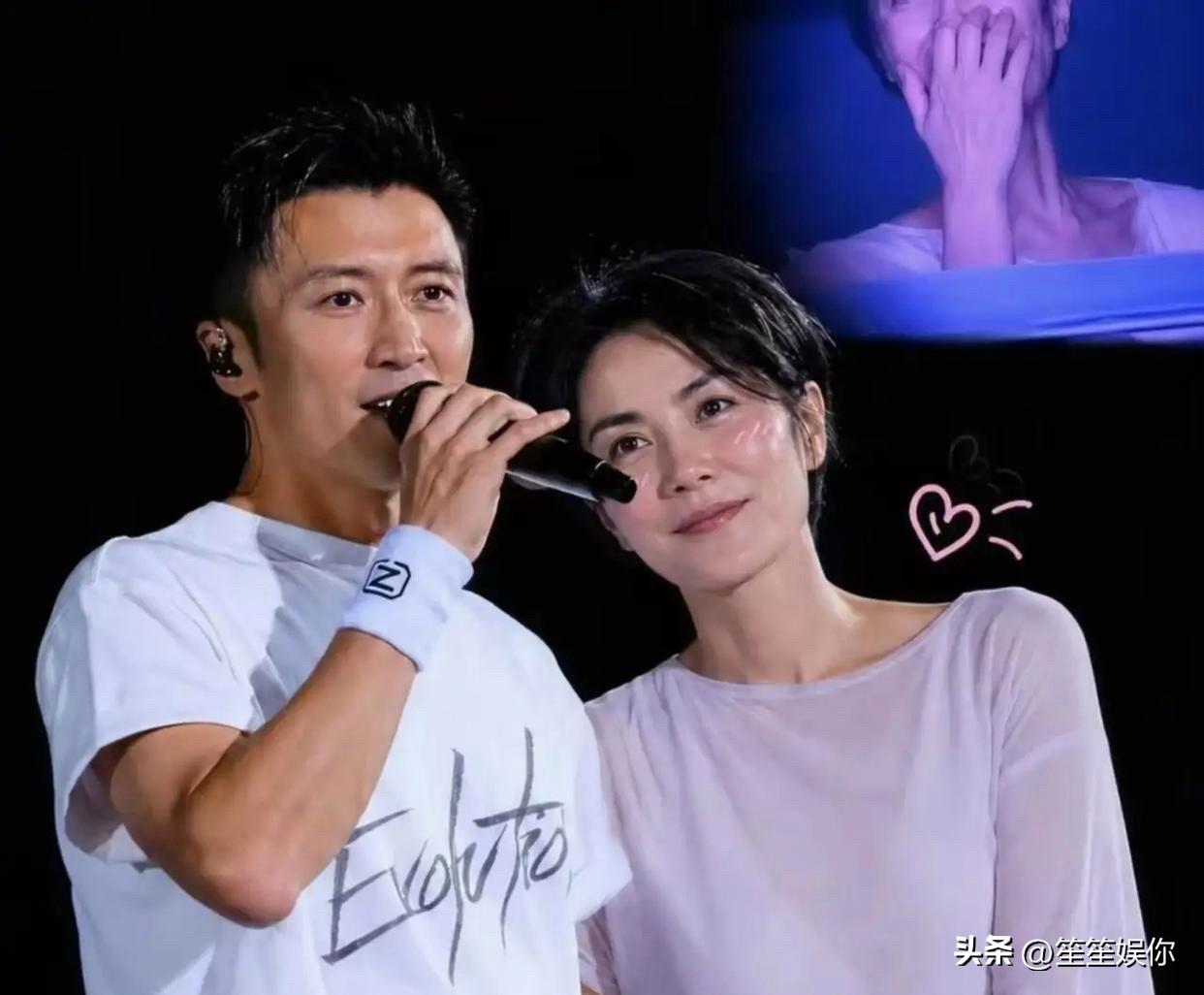 兜兜转转多年，谢霆锋巡演每一站，王菲都会悄悄相伴随行。她不现身台前，安静待在包厢