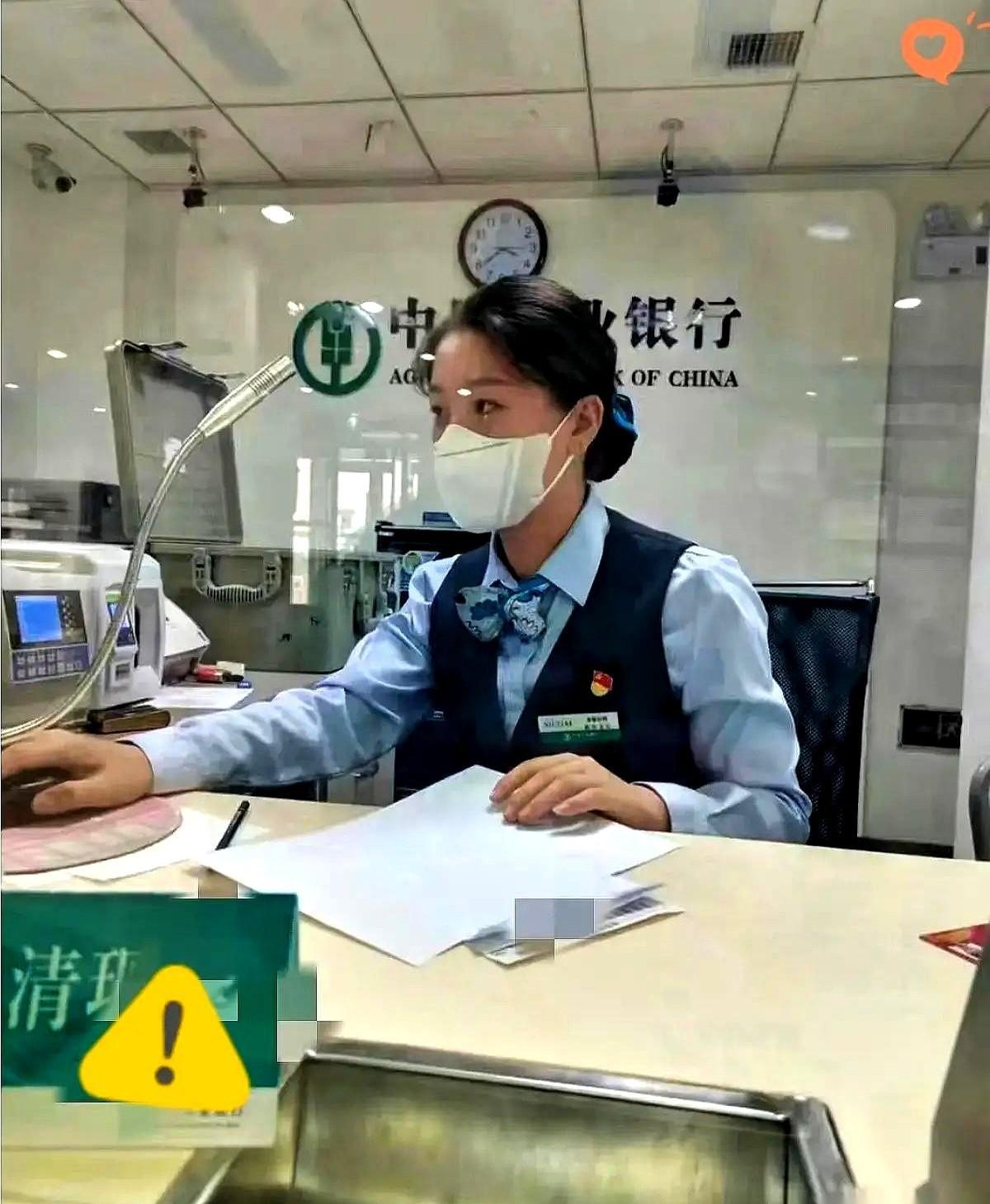 你那20万定期到期了，真别急着再存个三年五年。
我在银行柜台坐了四年，见过太多人