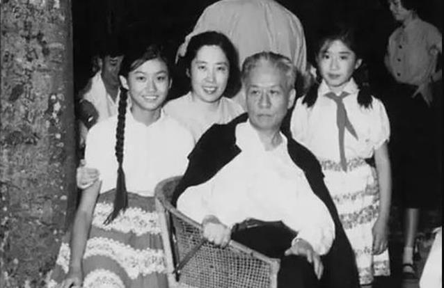 2006年王光美逝世，追悼会出现了2个特殊客人，刘源见后失声大哭

2006年1