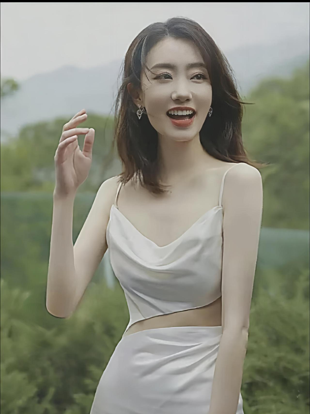 美女的美丽瞬间分享拍了《功夫女足》，成了新晋“星女郎”，这下子总该火了吧！
