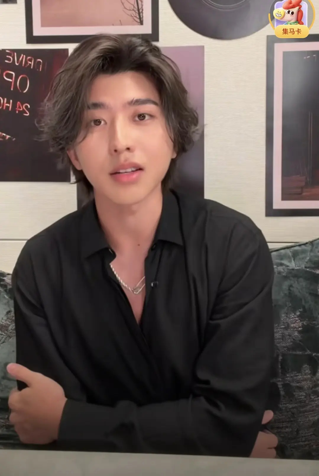 这还是蔡徐坤吗 好肿啊 