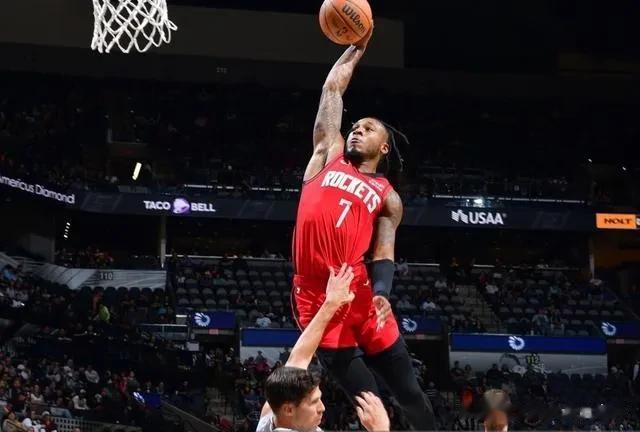 北京时间10月17日NBA季前赛火箭队99：89逆转马刺，阿门.汤普森15+2，
