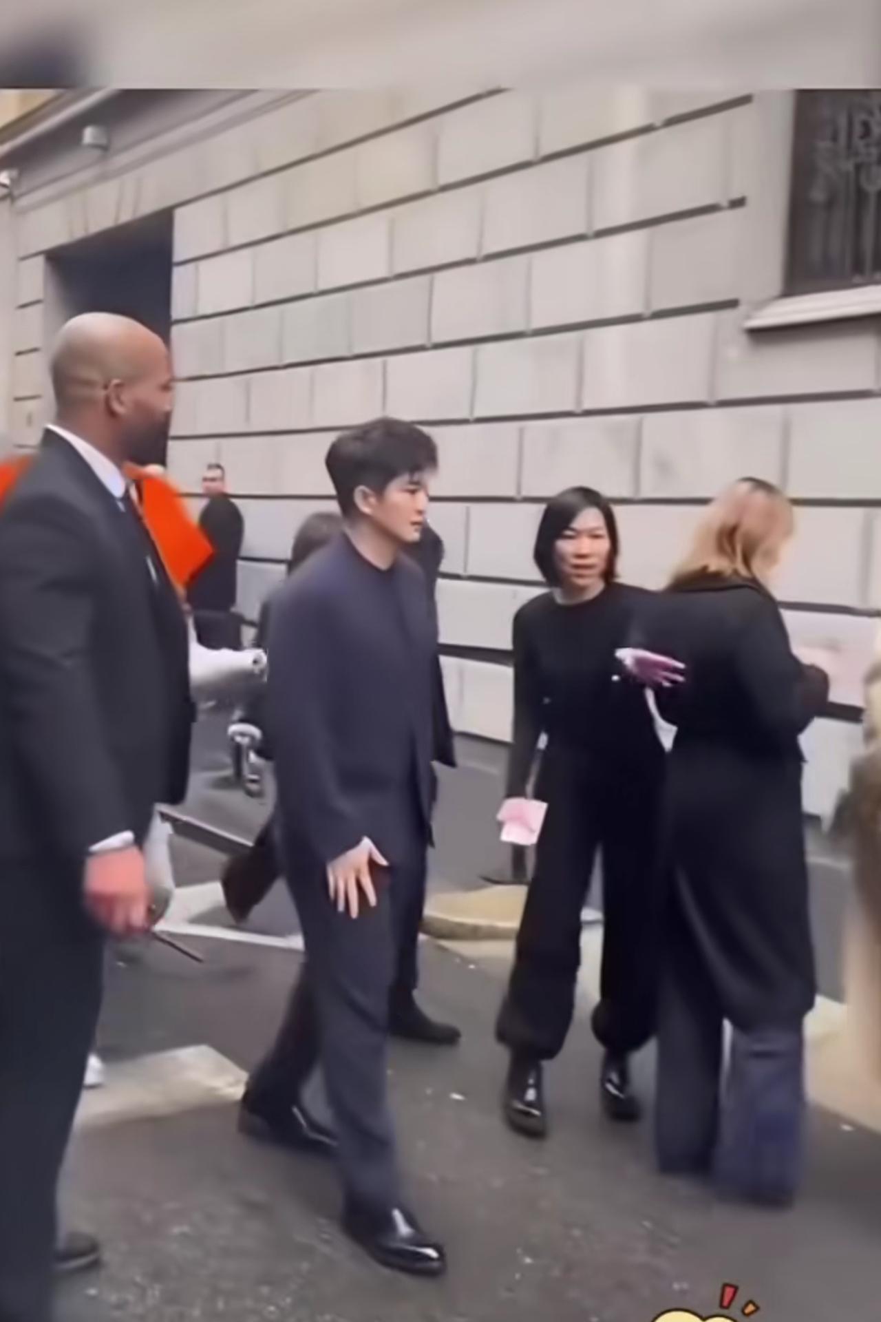 谁是真正的英雄，谁是国人的骄傲。人民的英雄在国外，外国人真会来事儿