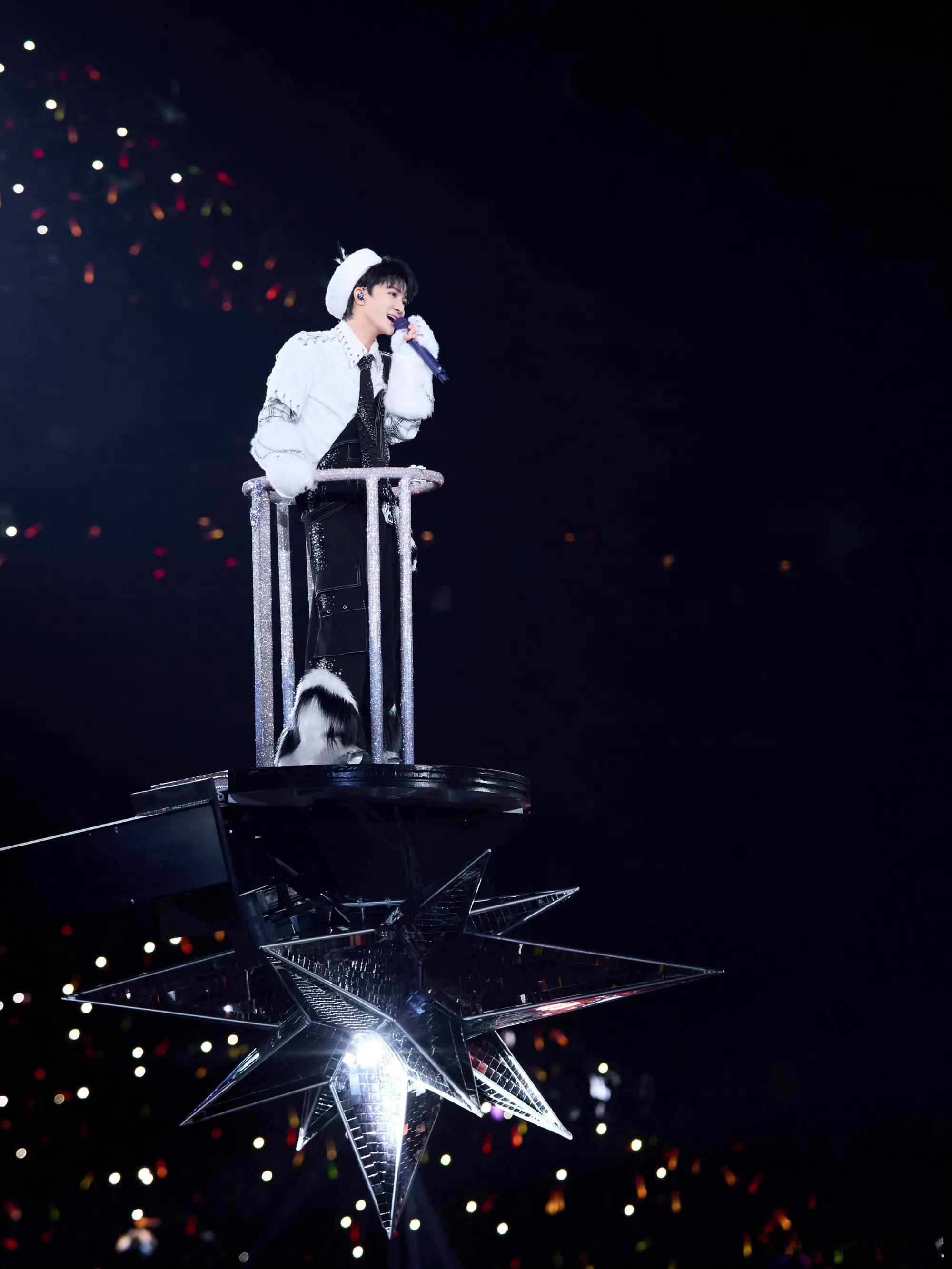 微博之夜微博KING和QUEEN周深 