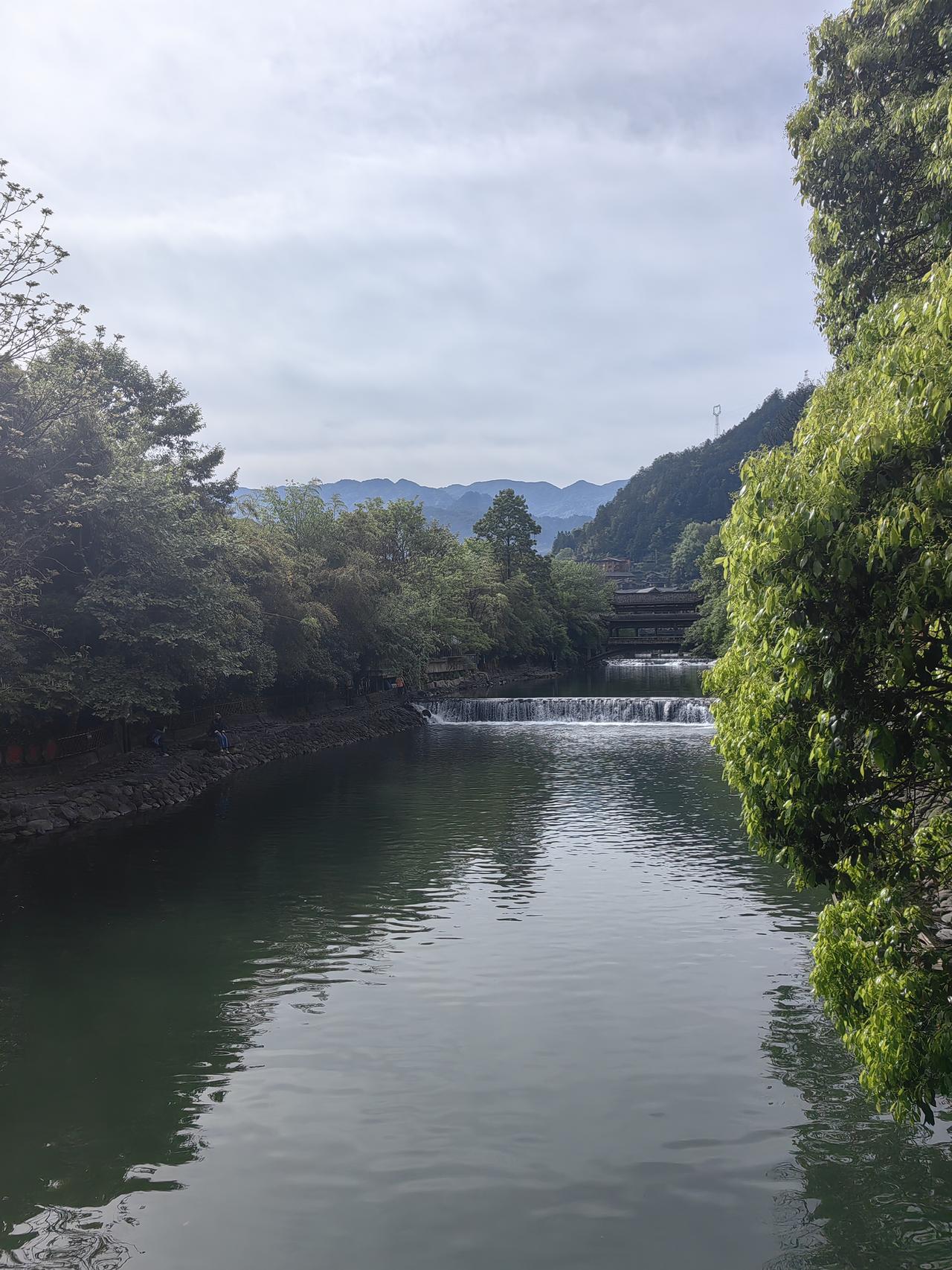 不是发展了智能机器人吗？以后，足球场上也用智能机器人执法，严格按照足球比赛的规则