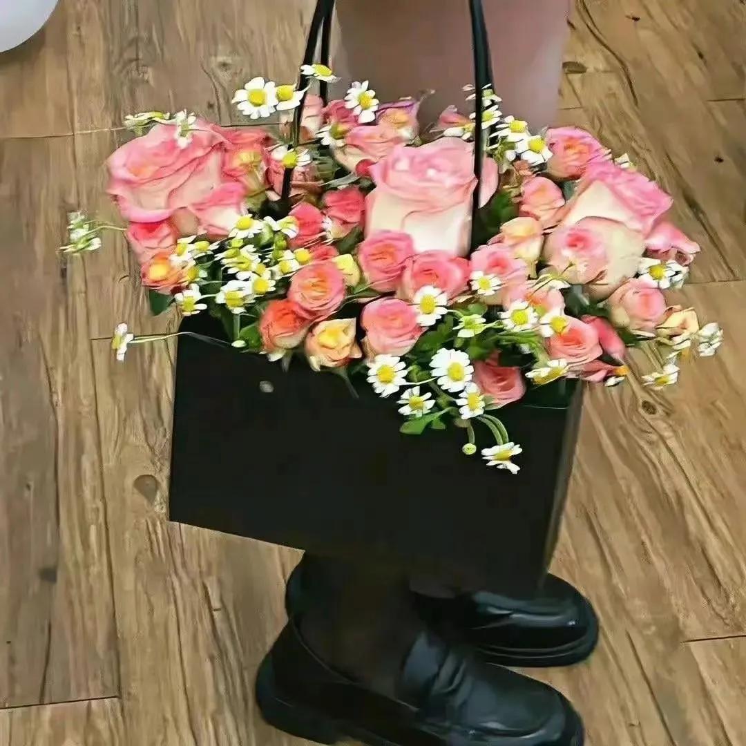 人生中最清醒的时候本来就是低谷期，最强大的时候，也是最无依无靠的时候。