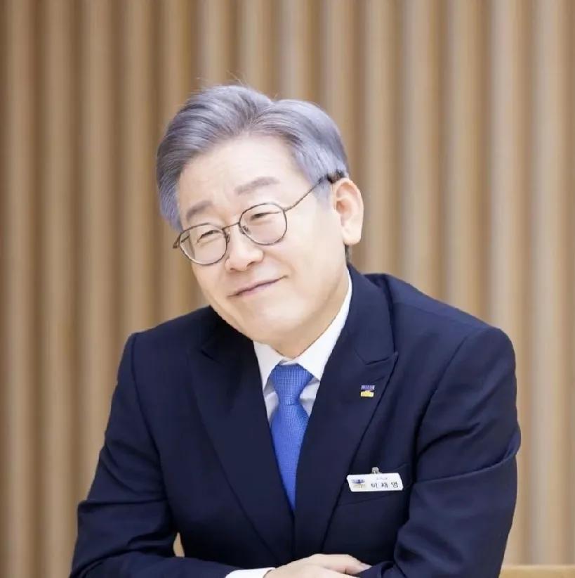 李在明非常赞同特朗普提出的“半岛安全问题应由韩国自行解决”这一观点，特朗普认为是