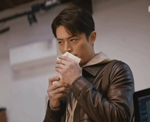 霍建华闻钞票的味道简直演我，我不信谁能抗拒钞票的味道