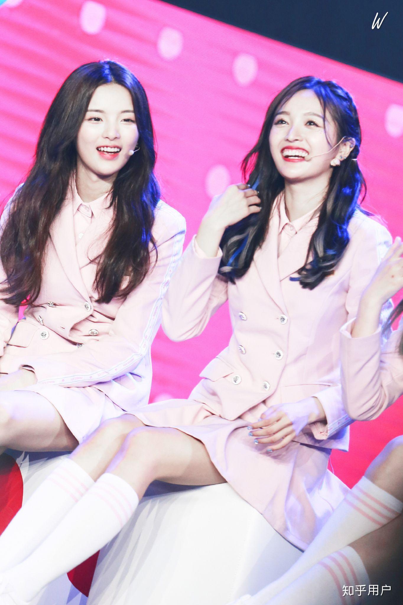 吴宣仪与杨超越美极了 