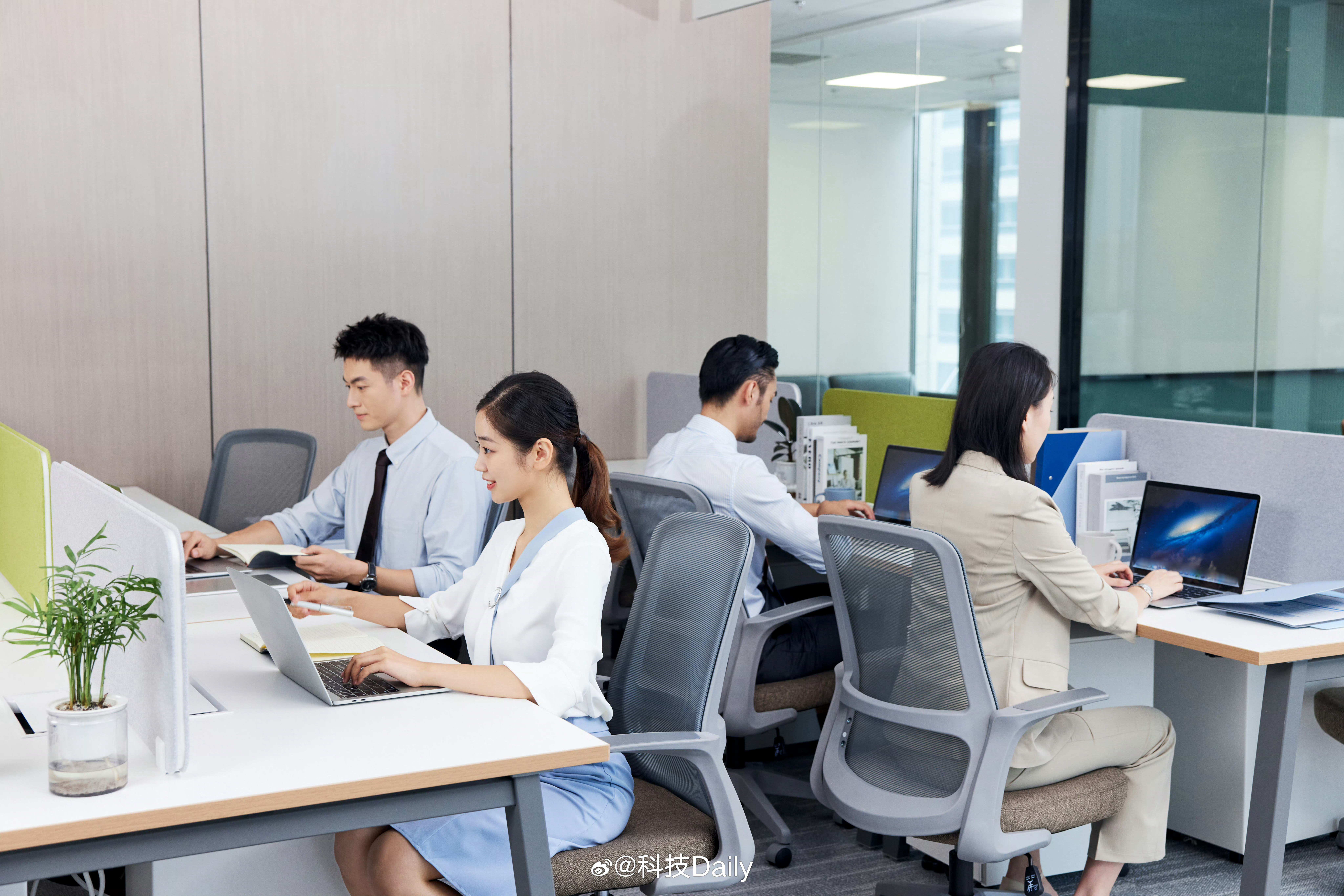 公司为了省空调凌晨上班？公司为省空调费要求凌晨四点上班这不得给加班费么，也太扯了