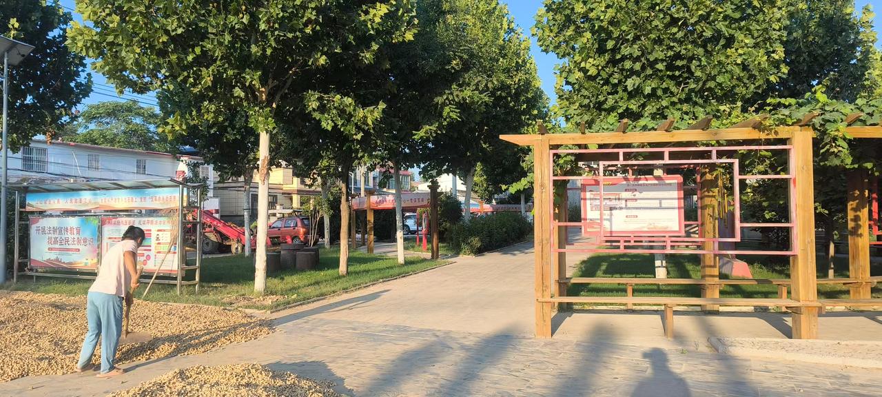 夏日生活随记夏日里这也是如今农村真实的场景，在杞县农村每个村里都有不同的生活广场