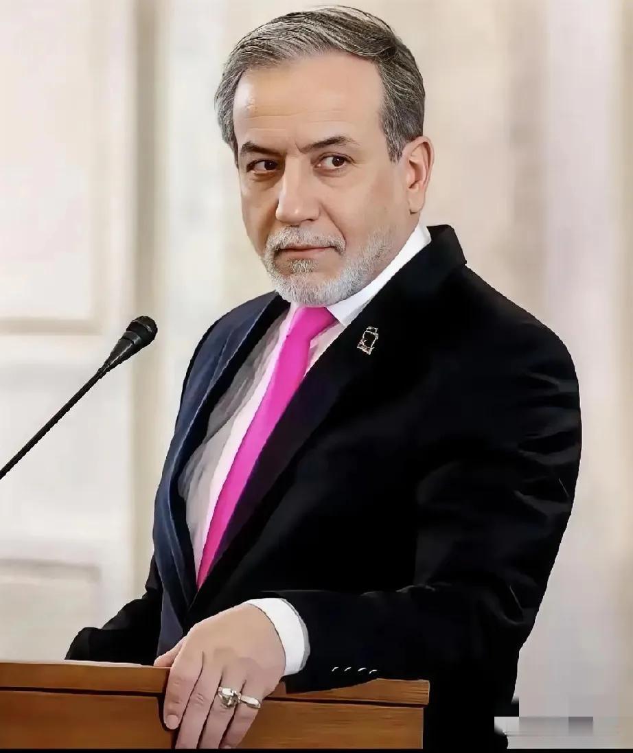 伊朗消息
阿拉格齐已率代表团启程
2月16日，伊朗外长阿拉格齐已率代表团启程前往