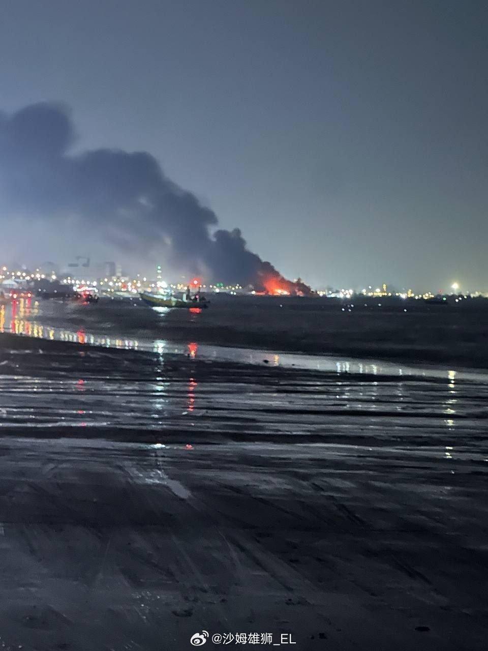 当地时间7月7日夜间至7月8日凌晨美军对伊朗沿海地区发动了新一轮空袭，伊朗革命卫