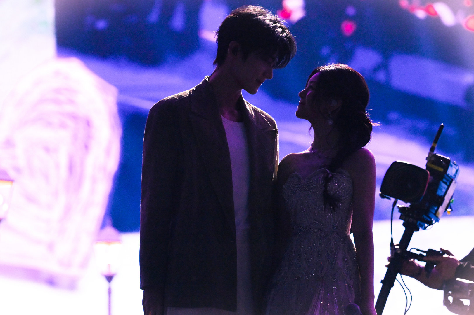 陈妍希周柯宇双A的张力陈妍希周柯宇黑白之间  陈妍希周柯宇黑白之间，双A的张力，