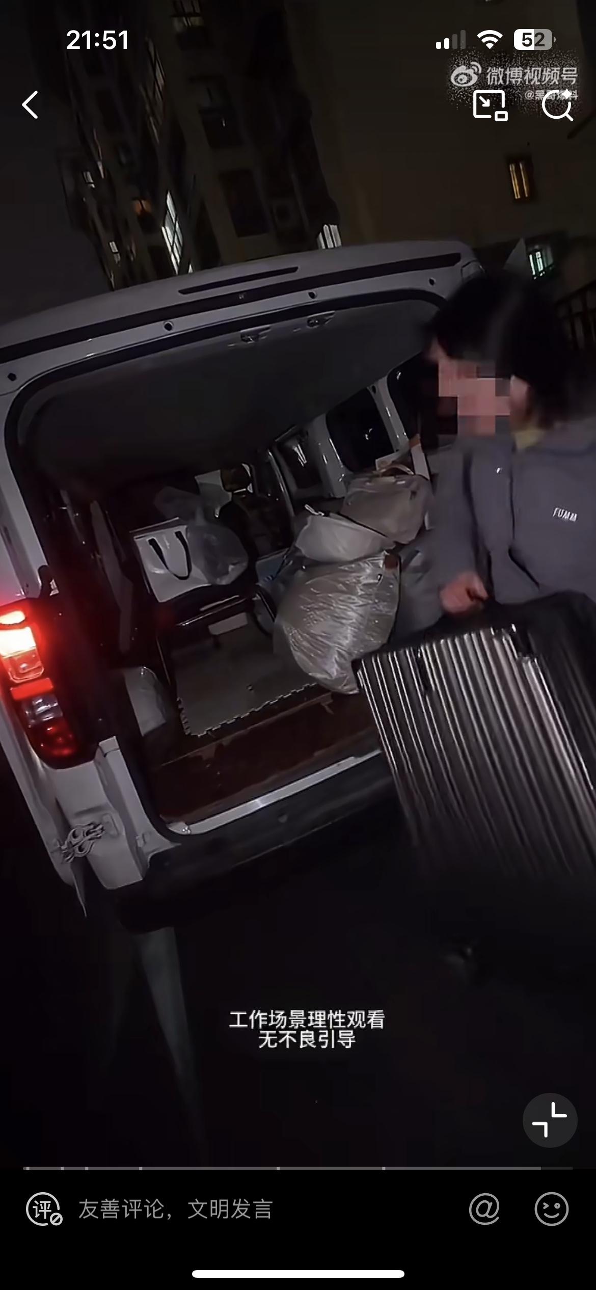 小仙女 30 块钱叫了个货拉拉，以命令的口吻要司机帮她搬家，遭到司机狂怼，这次小