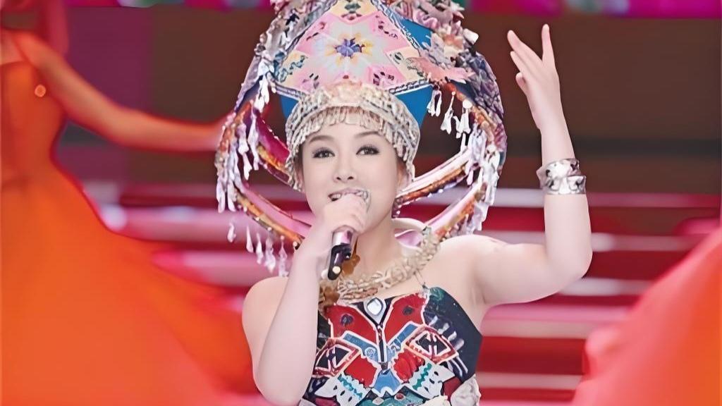 盲人歌手刘赛的逆袭爱情：倒贴嫁农村小伙，7年相守打破偏见！

在这个物欲横流、爱