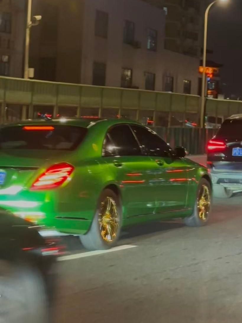 群友路遇黄毛老登俺不中嘞 