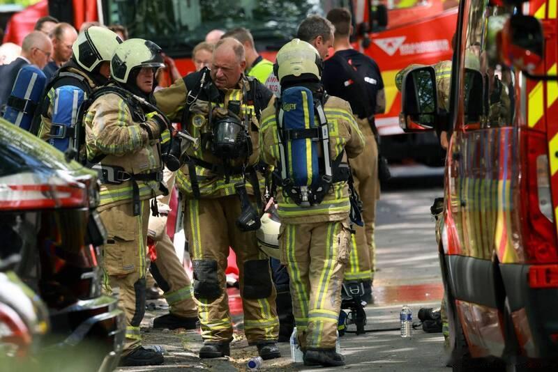 消防云梯紧急救援！比利时安特卫普10层住宅突发大火 已致至少5人死亡海外新鲜事 