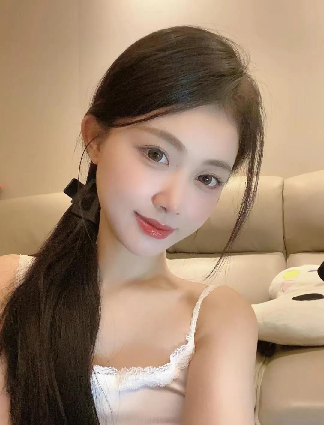 顾行长的女同事们——婷妃周幼婷，肤白如玉，肤如凝脂