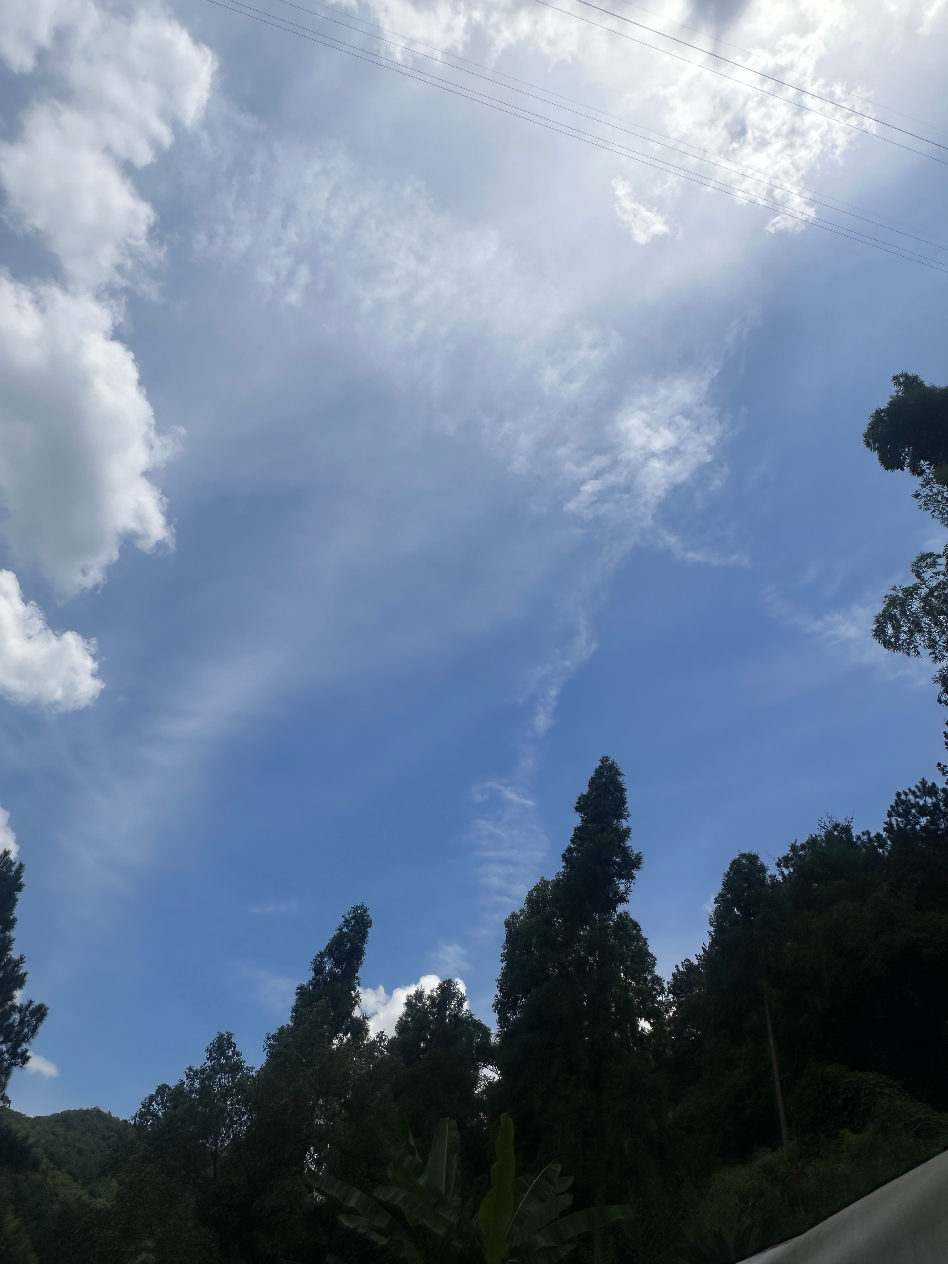 蓝天白云，山清水秀
