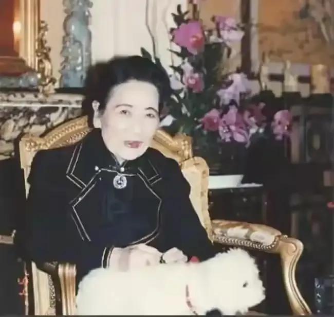 2003年，宋美龄来到宋子文墓前失声痛哭：宋家人为何都葬在这里？






2