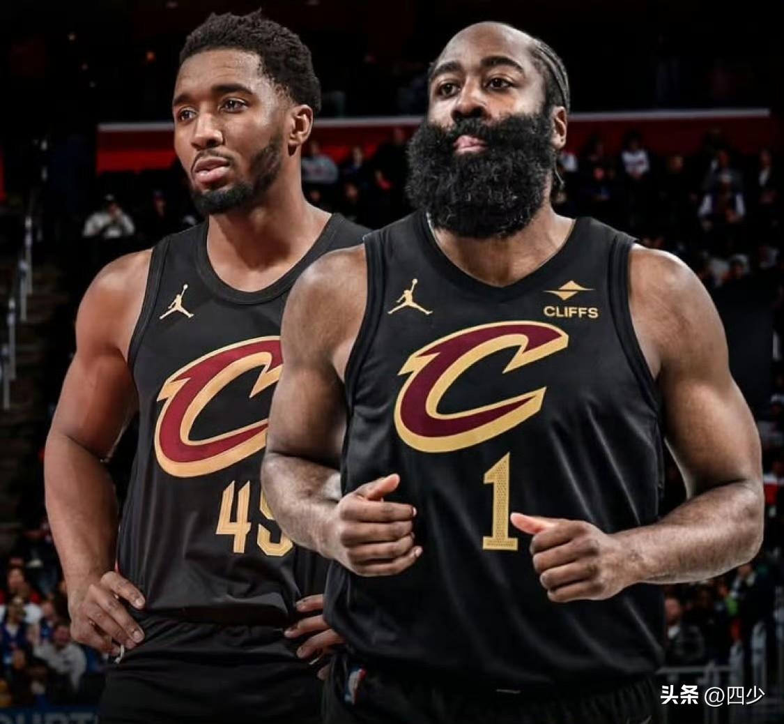 哈登连中三分，打停比赛，魔术主教练脸色暗沉叫暂停，骑士完成反超5分！

临近季后