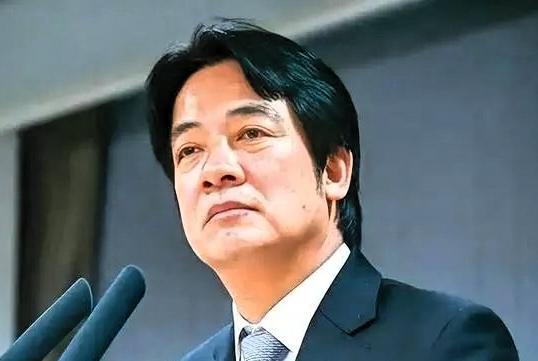 台岛政坛风暴骤起！赖清德遭罢免直击核心，绿营内讧崩盘，郑丽文预言终成真
 
最近