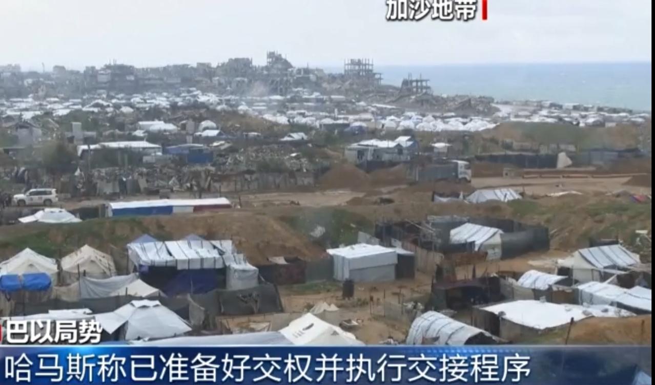 加沙地带战火持续蔓延，大片建筑沦为断壁残垣，街道上满目疮痍，随处可见散落的瓦砾与