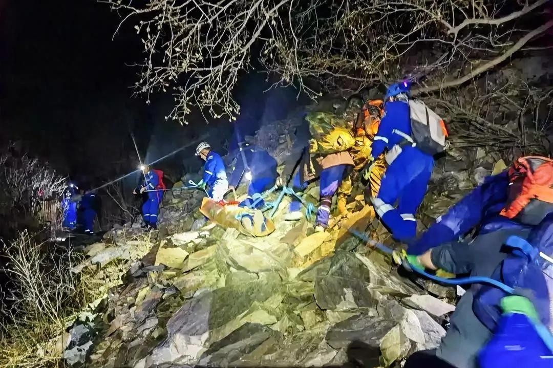 亲子登山悲剧：安全警钟再次敲响，我们该如何守护家人？

12月7日下午，北京房山