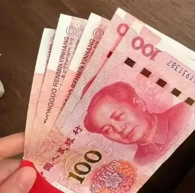 老公朋友去年收我们一千，今年只回五百，我当场想把红包退回去。
明天那家人又要办二