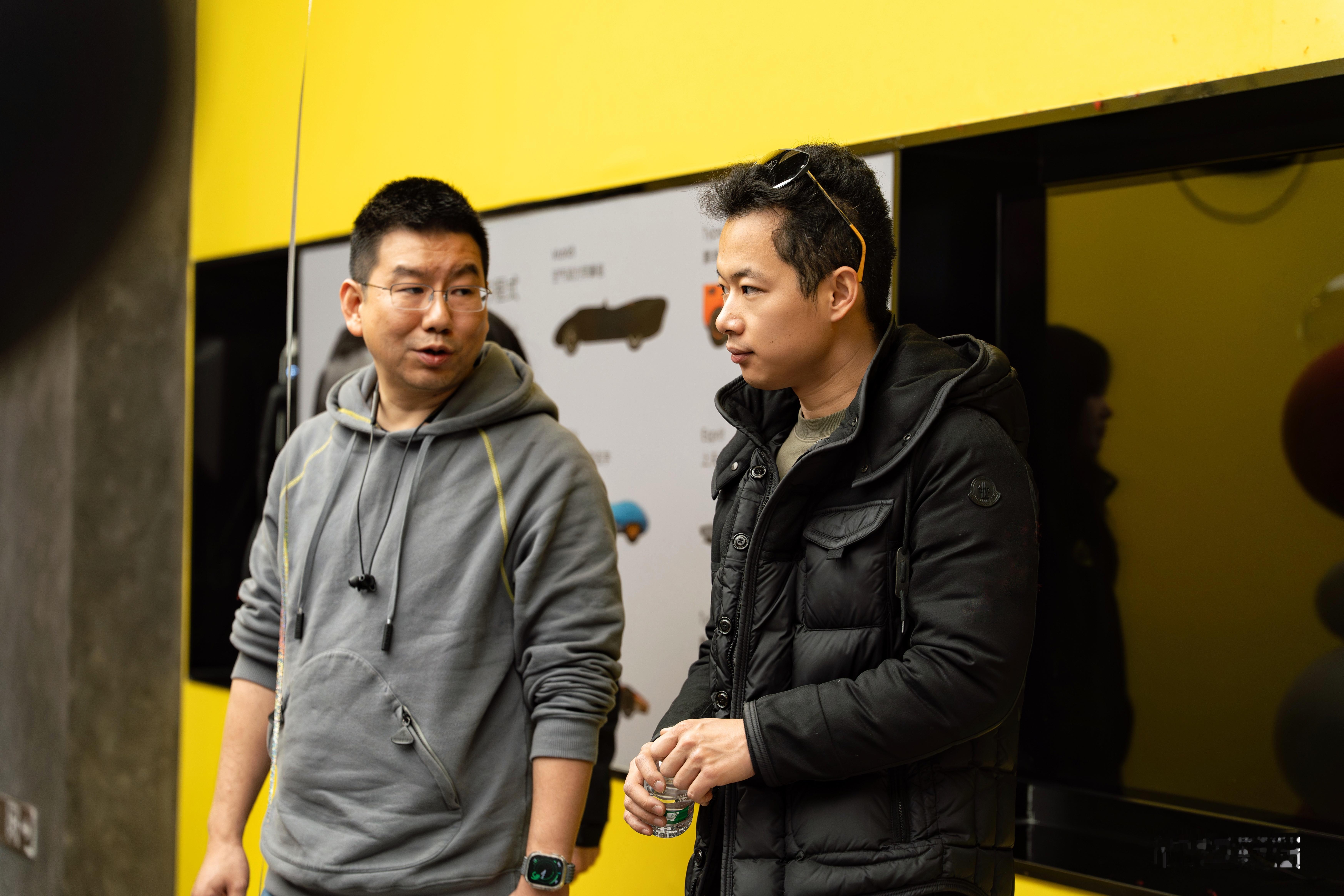 今天取了台还没发布的新车，会使用几周，听说我是全球第一家拿到的媒体。这车既有品牌