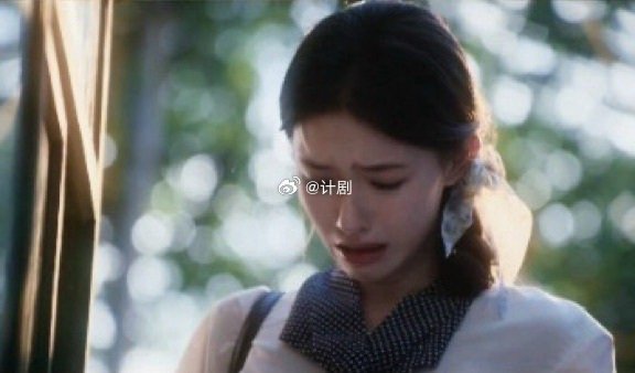 林允原生家庭的痛是一生的潮湿 她多苦多难都没哭，却被妈妈一句赔钱货刺穿防线，最亲