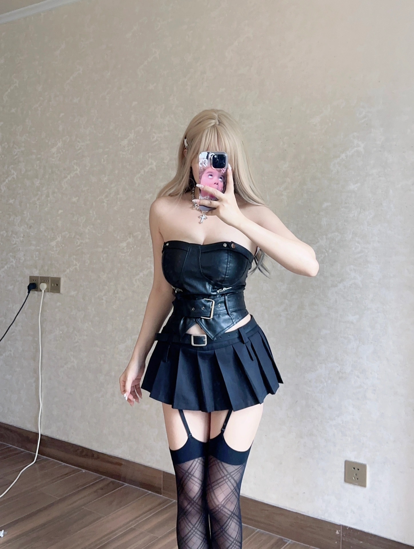 #绫# 真的让人找回自信，这款新品【格】做到了与现如今的流行元素相融合、给日常穿