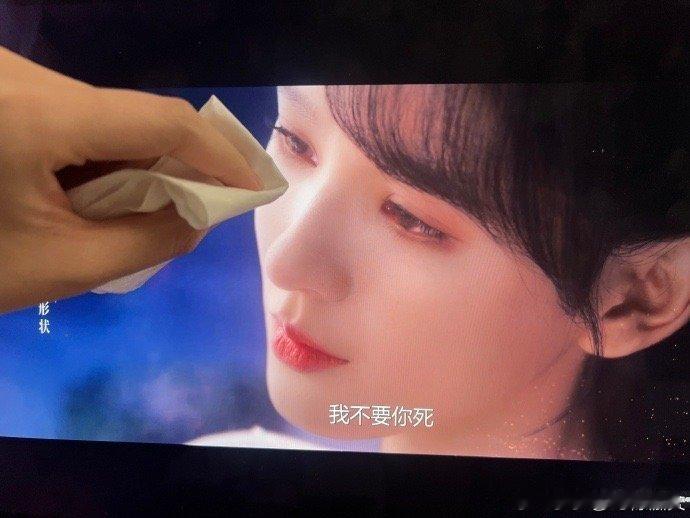 全网给三舞擦眼泪 看着三哥和小舞为了彼此如此付出，真的心疼得不行。他们之间的爱让