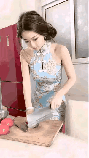 美女，这黄瓜吃了可惜了。