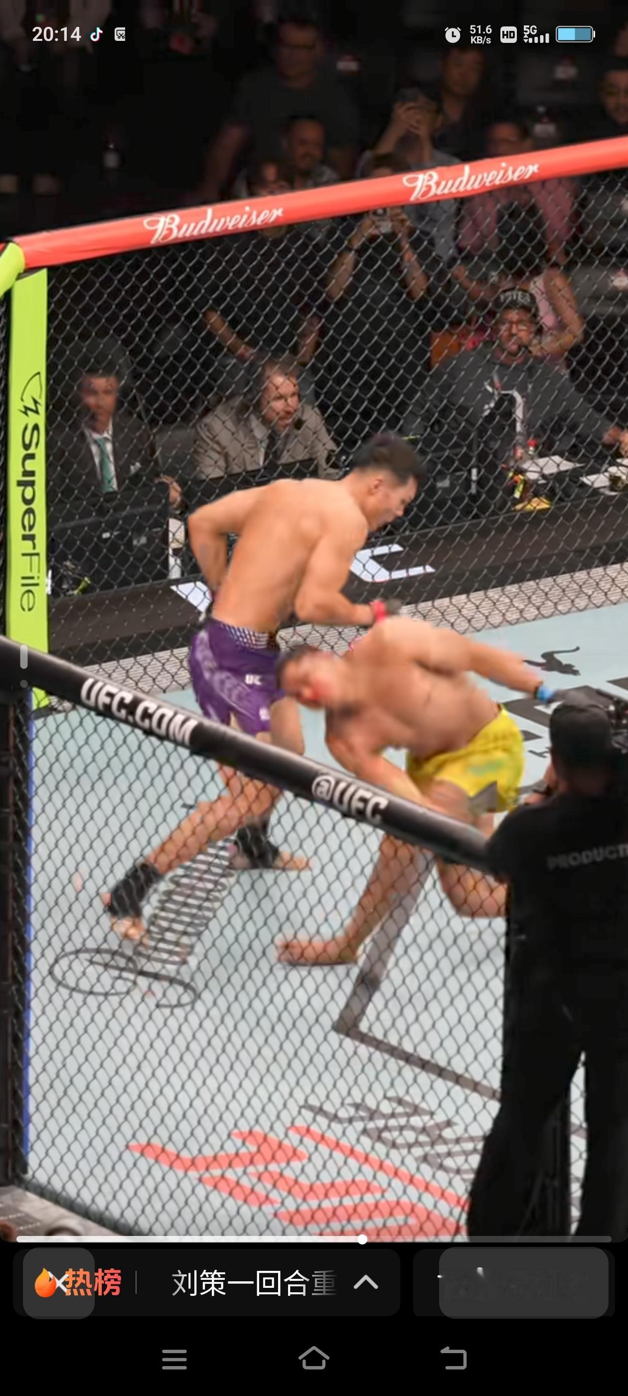 UFC赛场上，刘策战胜了巴西选手罗德里格斯。这场战斗极为刺激，堪称一场硬仗，刘策