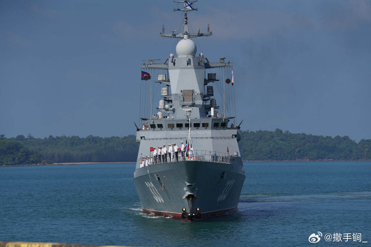 俄太平洋舰队333“完美”号、343“尖锐”号护卫舰今天上午到访柬埔寨西哈努克港