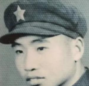 1984年，战士李陶雄中弹后抢救无效，壮烈牺牲。谁知，遗体送往后方安葬时，莫名从