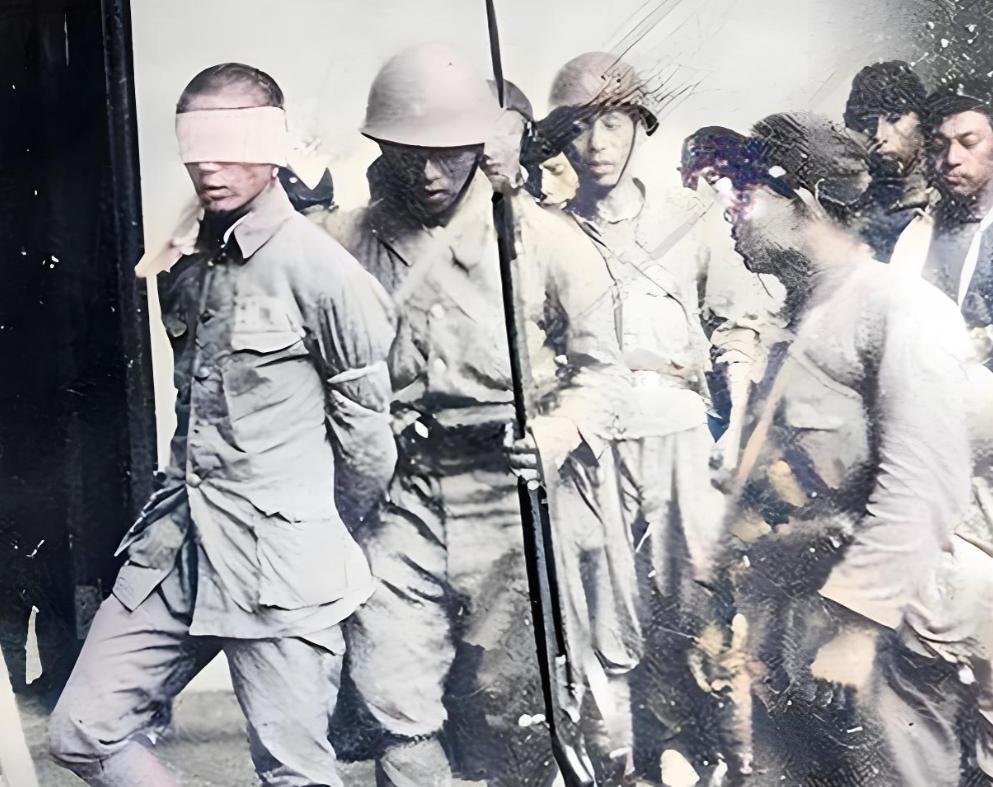 1940年底，日本人在北平搜捕一个脸上有麻子的人，结果全诚脸上长麻子的遭了殃，外