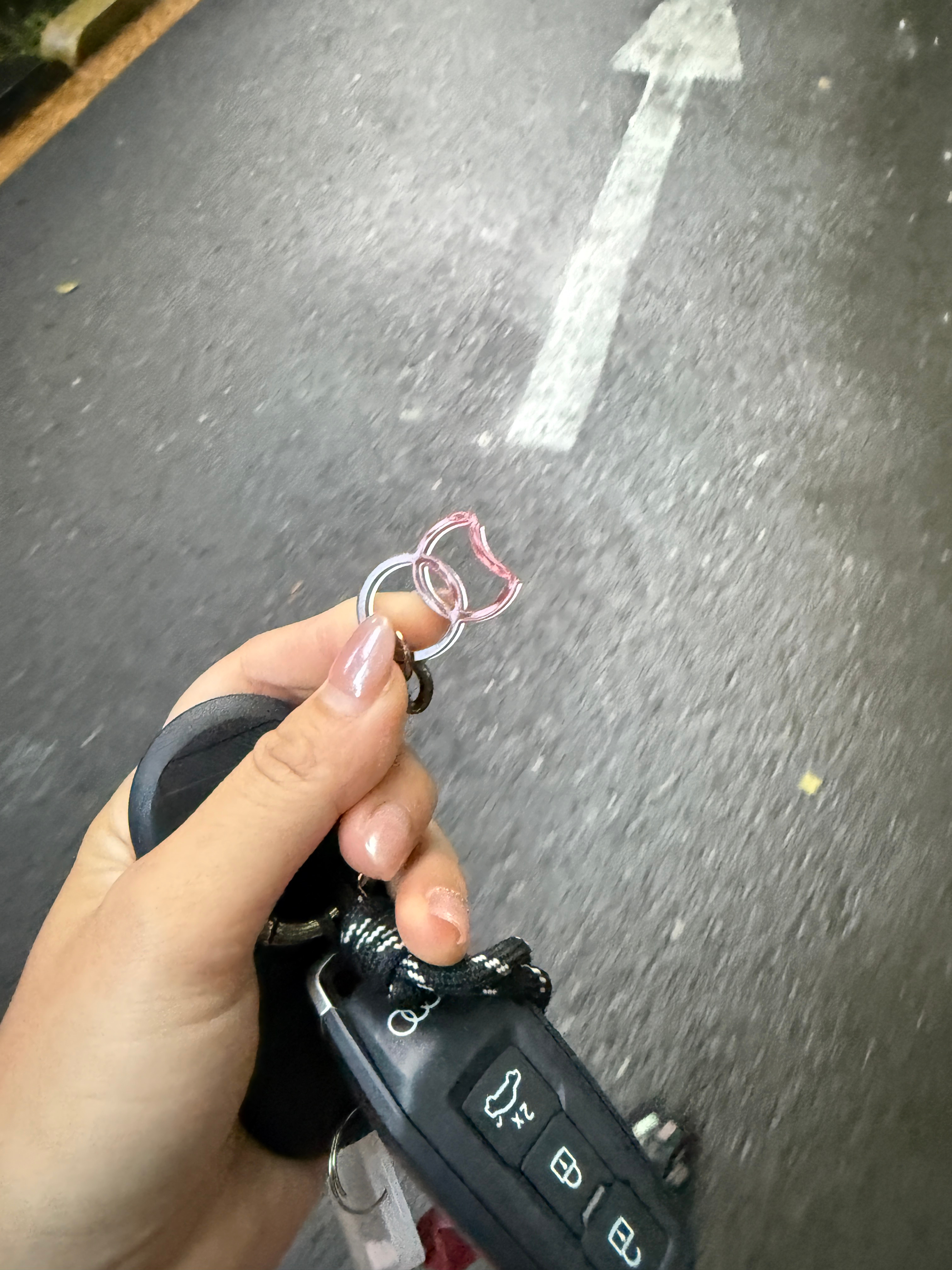 谁偷了我的两个圈我与汽车的日常卷妹的唠嗑