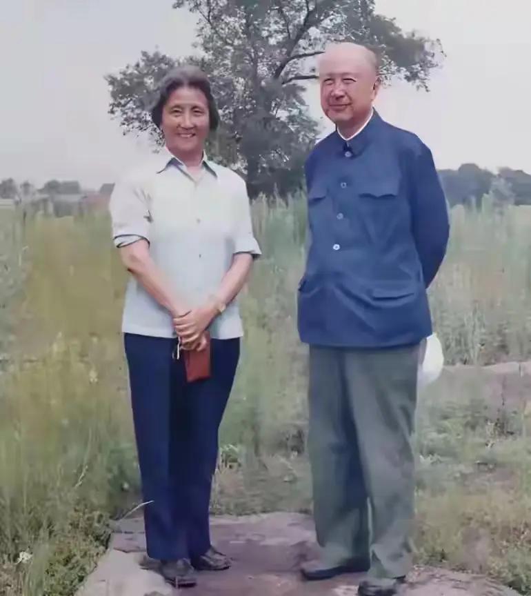 我敢说，作为一个中国人，如果你连这位老前辈都认不出来，说明你的历史白学了。