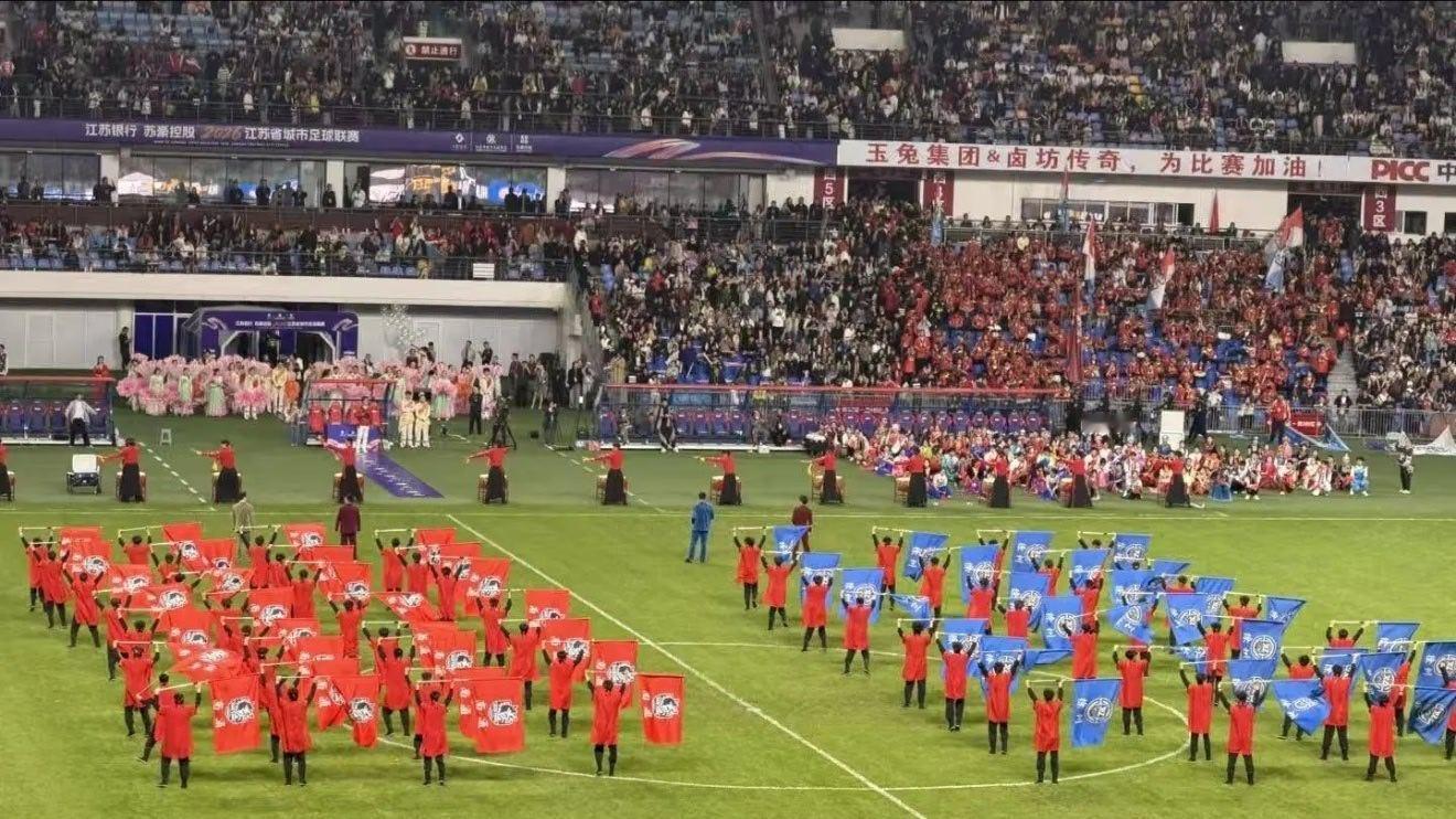 苏超 今年苏超是真会玩！徐州直接搬出两汉民乐震场子，宿迁更绝——让何润东穿上20