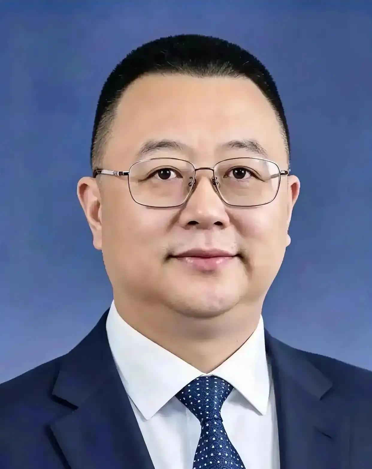 坚决拥护国家反腐！但说实话，9月5号这则通报，确实在基建圈里炸开了一口大锅。中国