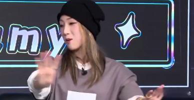 Yamy现场cos鸡排主理人Yamy扫楼直播好多梗 跟家人聊起直播都夸有才！Ya