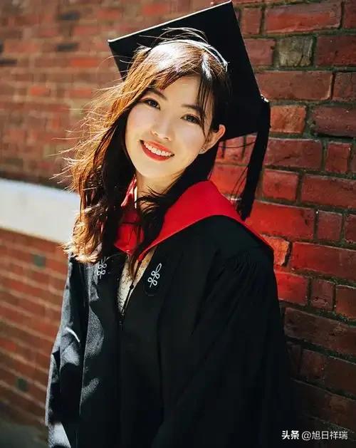 杭州17岁女孩，2012年高二就拿到清华北大保送资格，所有人觉得她该偷着乐的时候