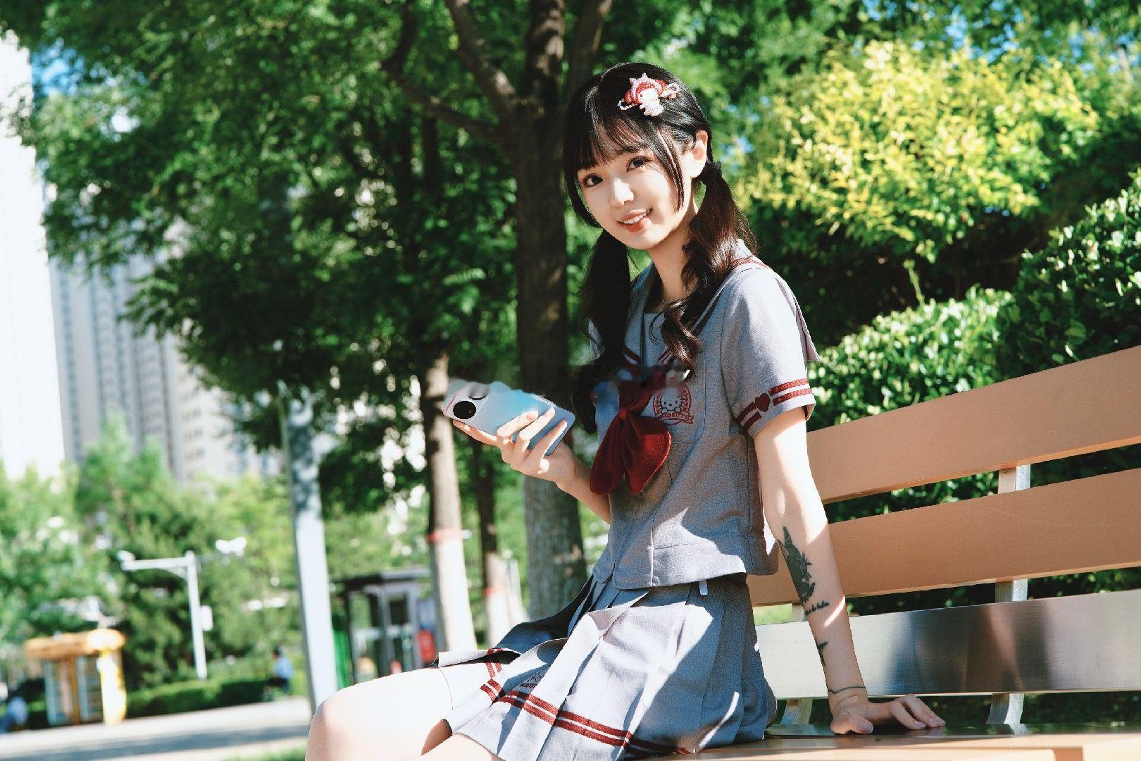 阳光 双马尾是少女感拉满的午后自拍每一帧都是青春画报📱：华为Nova 16华为