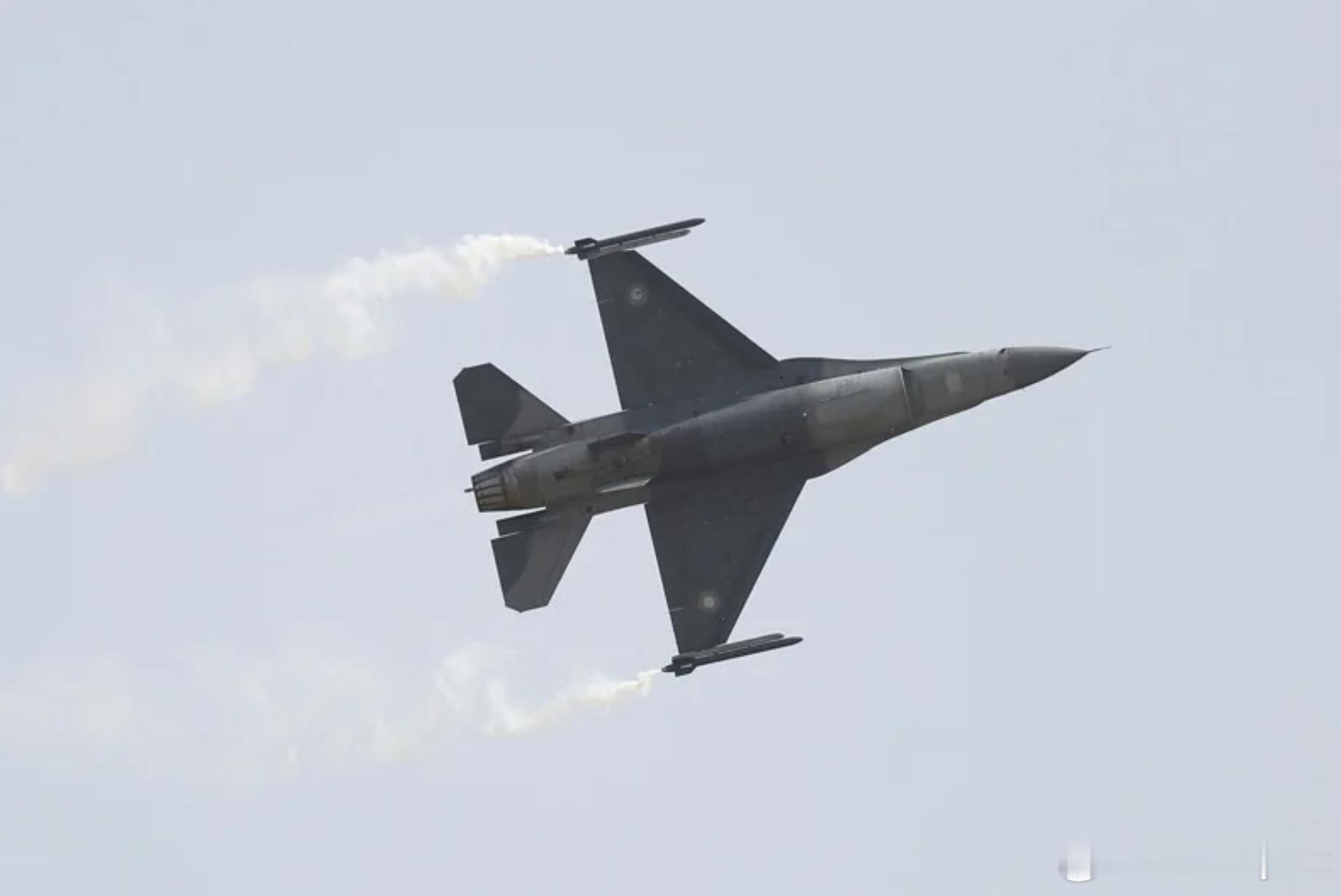 【印度首次披露印巴空战战果：称击落巴方高科技战机】海外新鲜事 印度与巴基斯坦在今