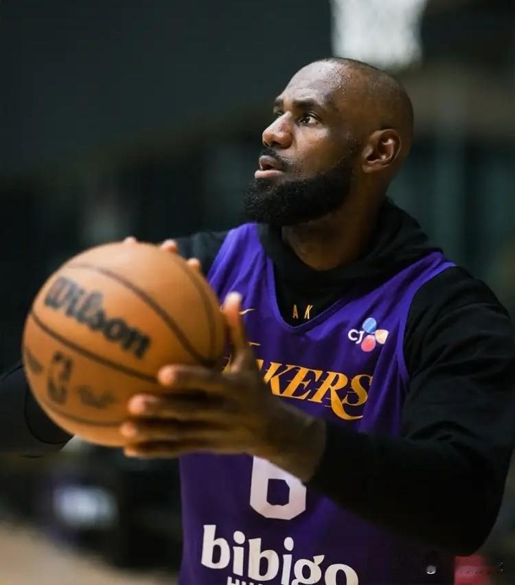 NBA巨星詹姆斯加盟勇士的可能性越来越低了！近日据勇士队记Anthony Sla