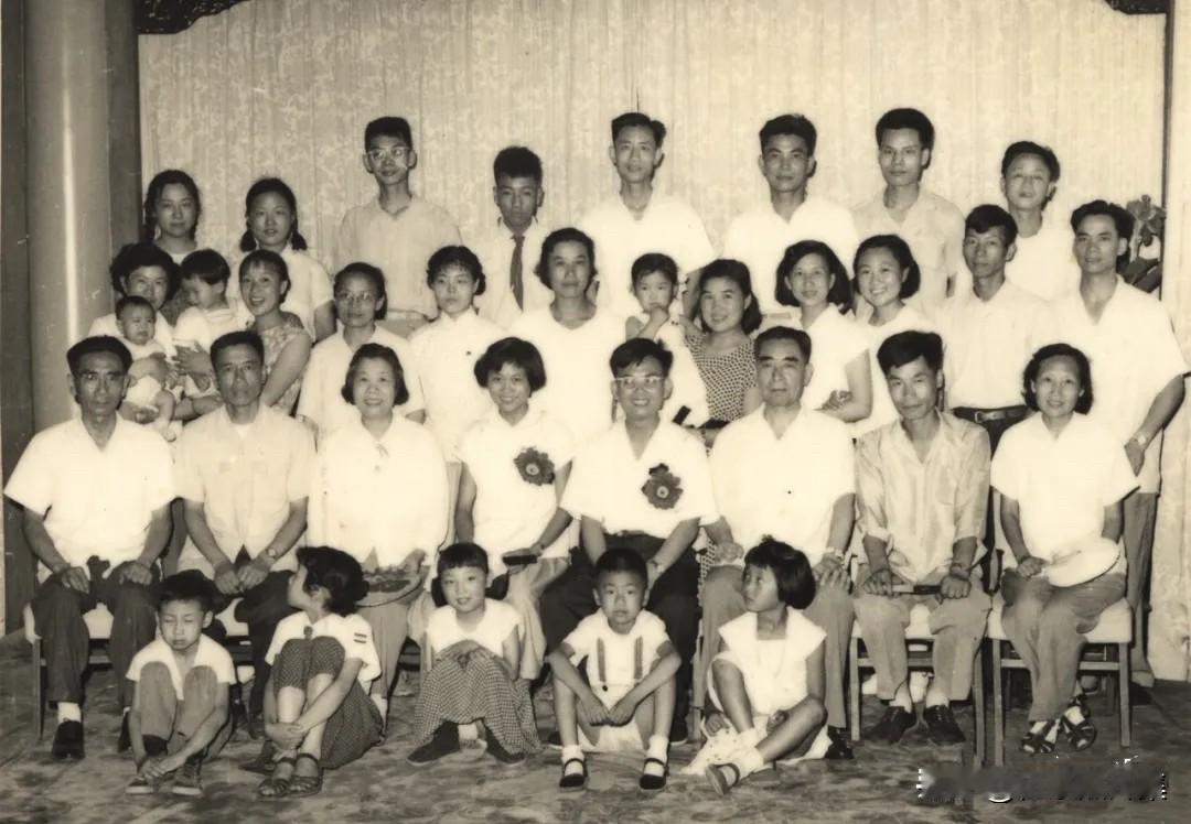 【周总理历史上的今天——7月2日】
1961年7月2日，中午，周恩来的侄子周尔辉