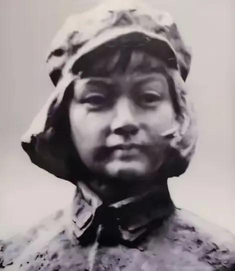 1929年，朱德正和妻子睡觉，突然十几个敌兵破门而入，大喊：“谁是朱德！
 
这